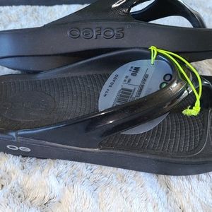 OOFOS OOLALA flip flops